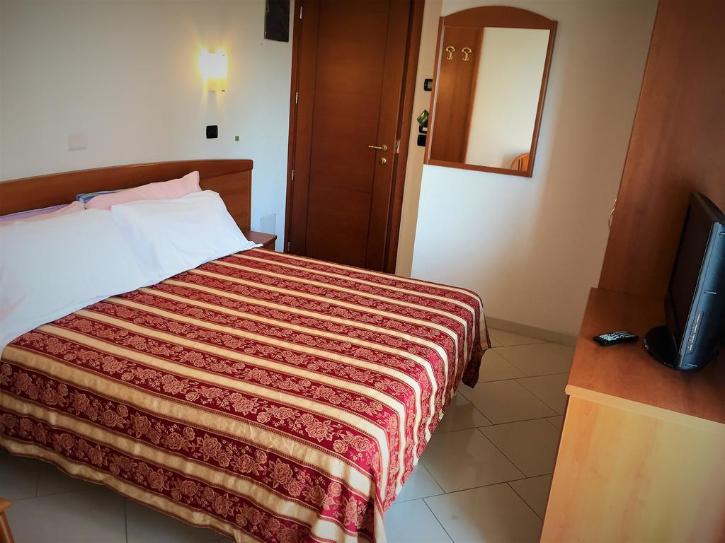 ריצ'יונה Hotel Villa Linda - Family Hotel - Nuova Costruzione Antisismica מראה חיצוני תמונה